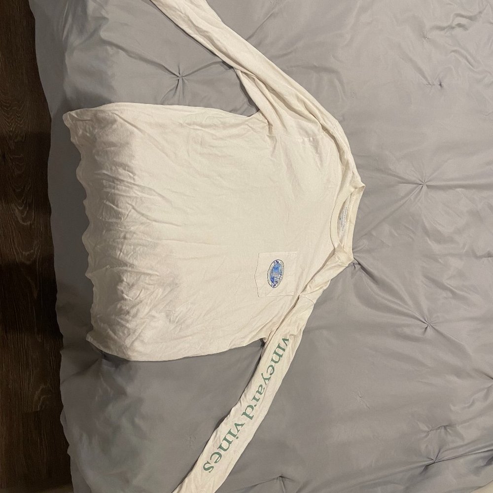 Large white vineyard vines long sleeve shirt